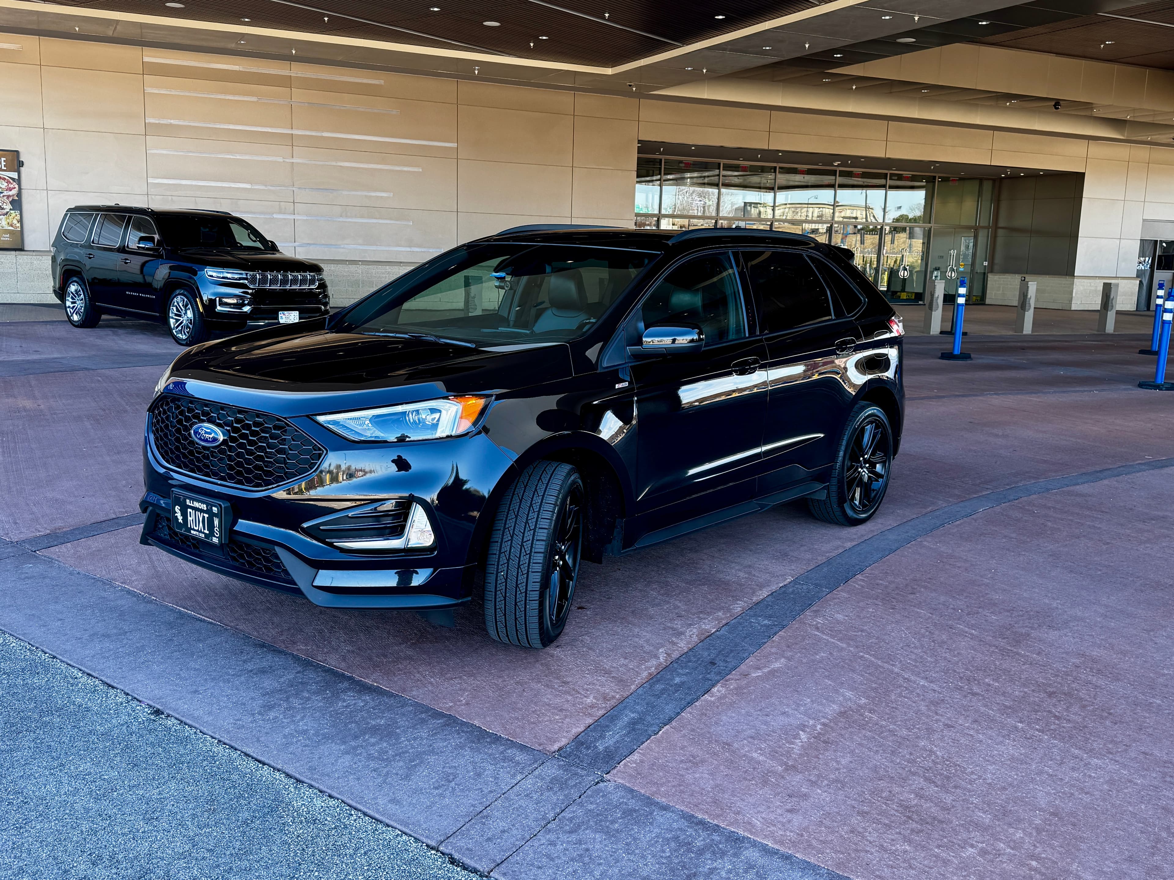 RuxiGO Ford Edge at terminal pickup area